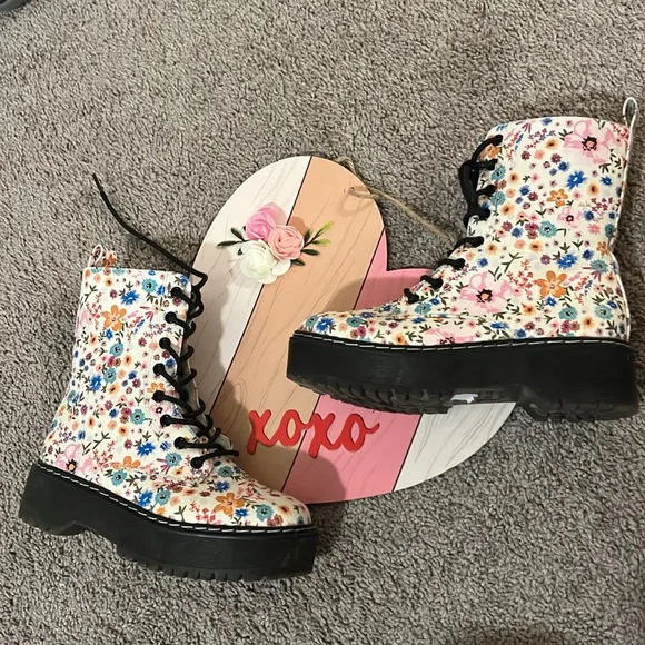 UNIONBAY Pink and Black Floral Boots - Picture 6 of 12